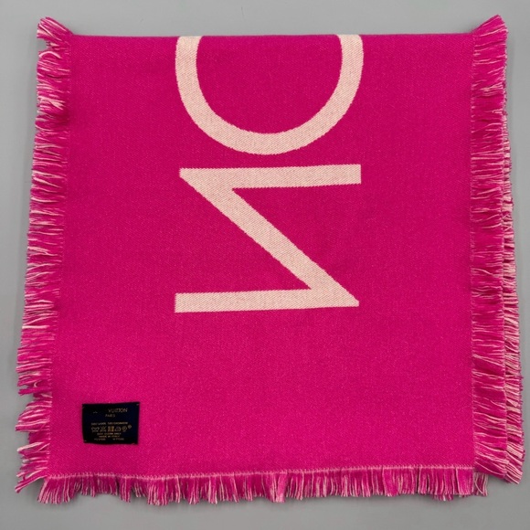Louis Vuitton Team Louis Fuchsia Scarf - Picture 5 of 8